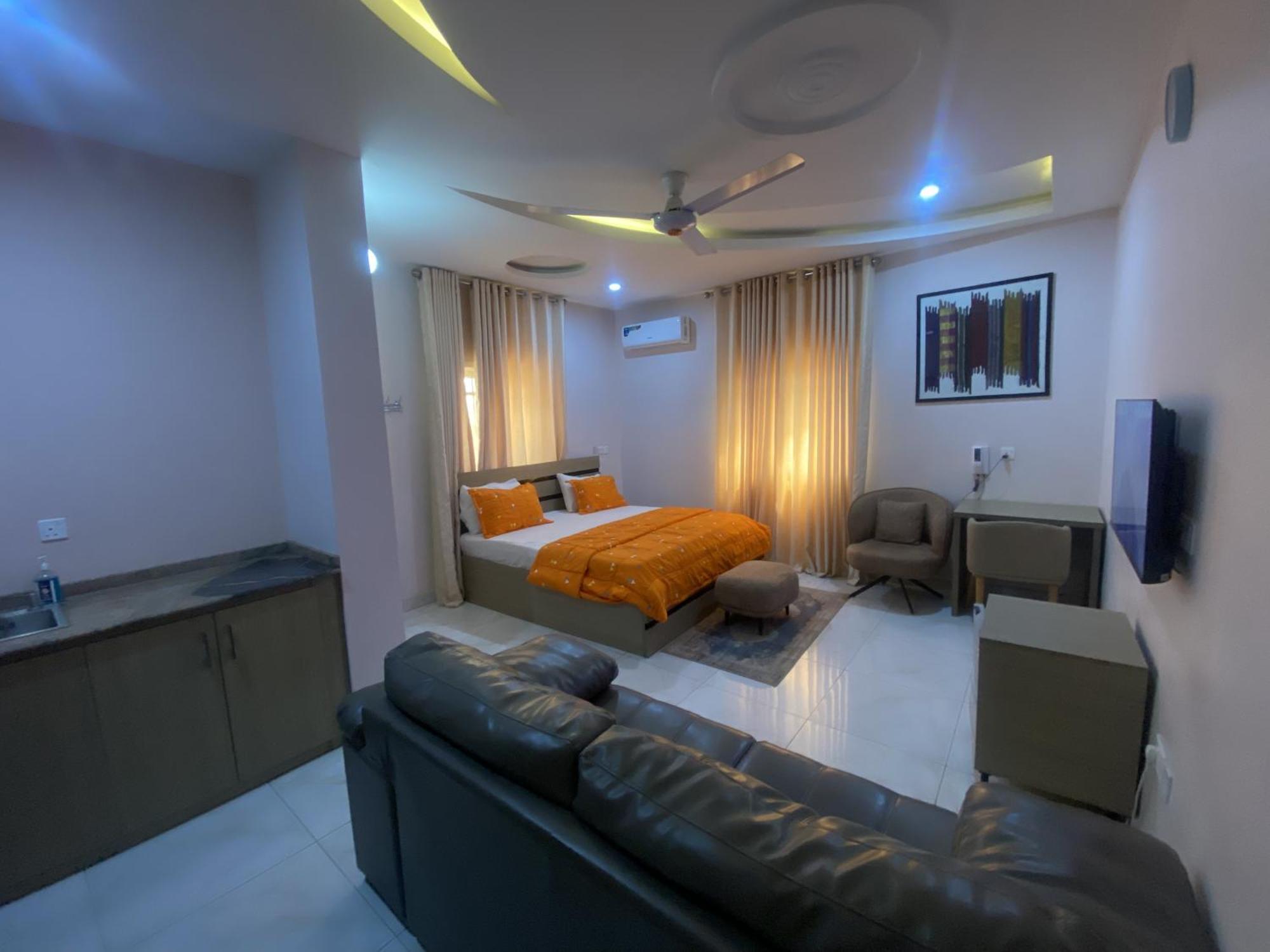 C7 Hazelwood Residence & Suites Abuja Exterior photo